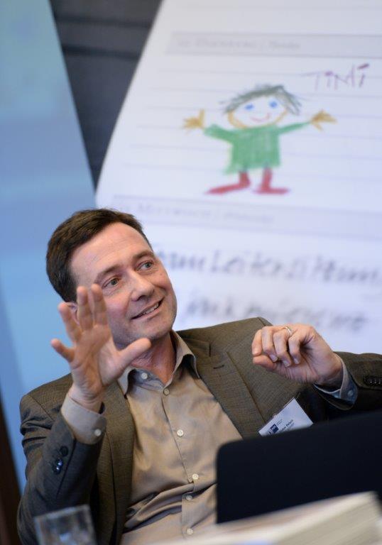 Volker Baisch, selbst zweifacher Vater und als Geschäftsführer der Väter gGmbH ein anerkannter Fachmann auf diesem Gebiet, leitete jetzt einen Workshop für Väter und solche, die es werden wollen, an der Fachhochschule Südwestfalen