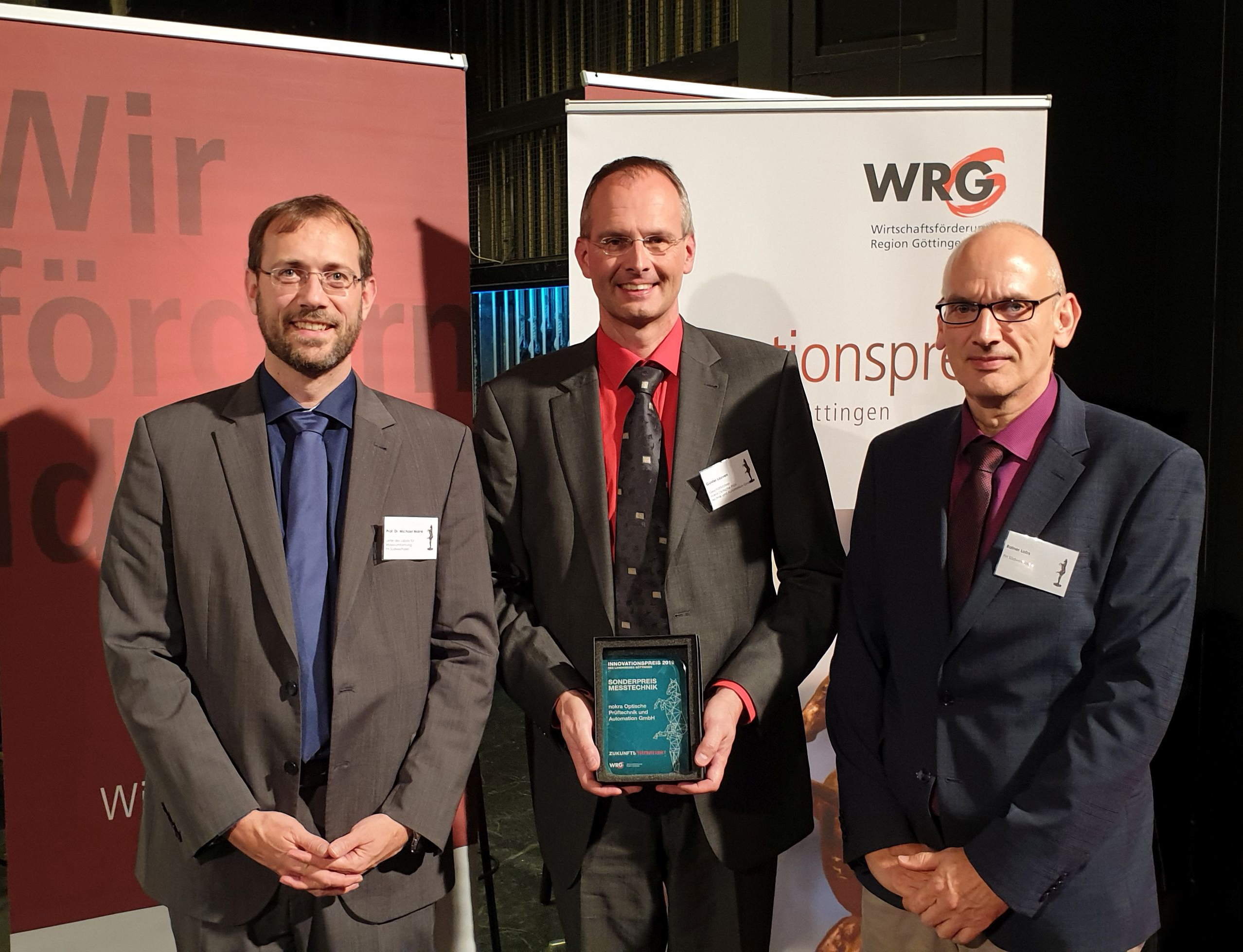 v.l.n.r. Prof. Dr. Michael Marré, Labor für Massivumformung der Fachhochschule Südwestfalen, Günter Lauven Geschäftsführer, nokra Optische Prüftechnik und Automation GmbH, Rainer Labs, ebenfalls Labor für Massivumformung 