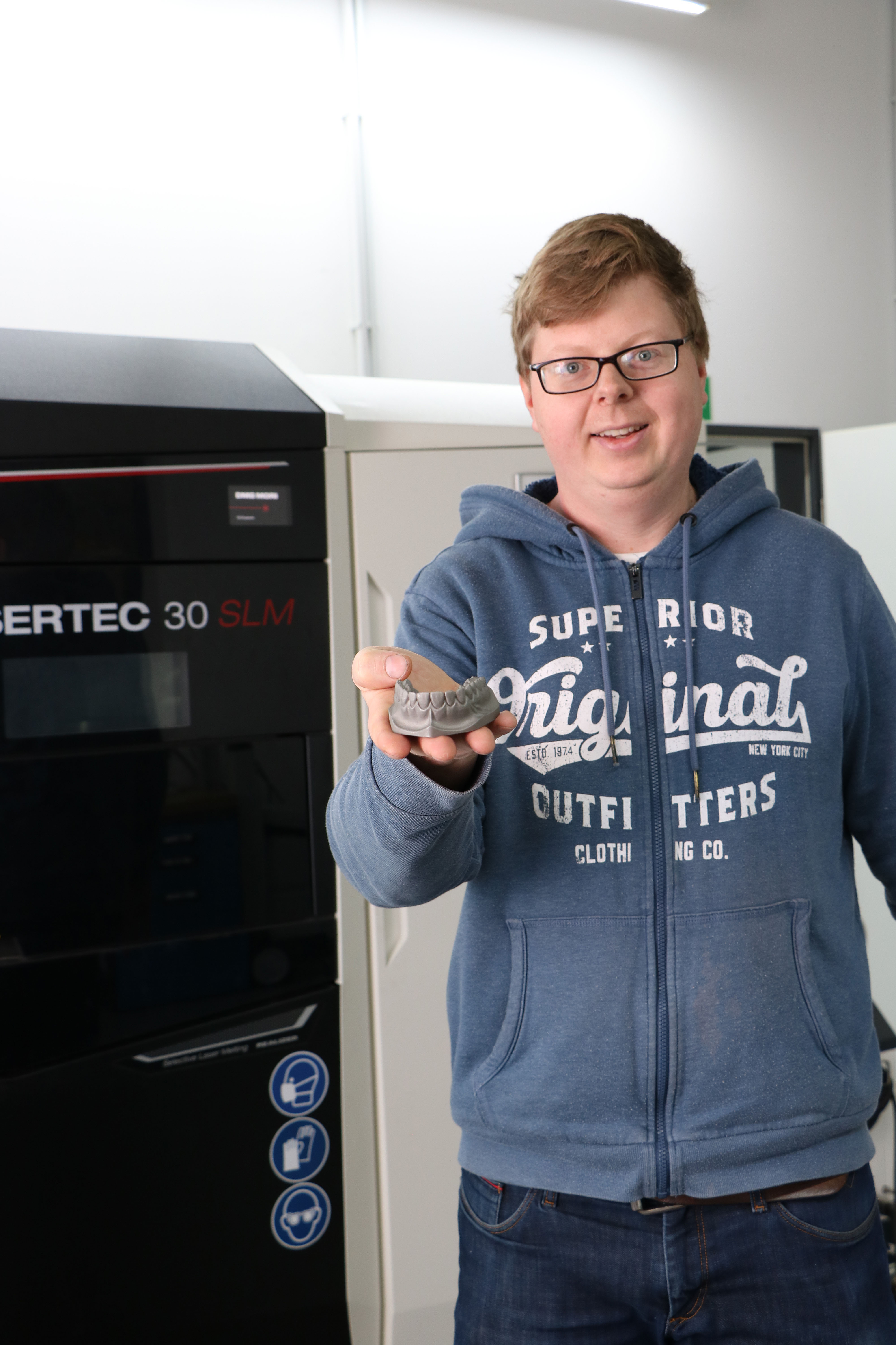 Stefan Künne berichtete beim Netzwerktreffen „Arbeitskreis Zahntechnik 2030“ über seine Forschung an Mundschutzen im 3D-Druckzentrum der FH.