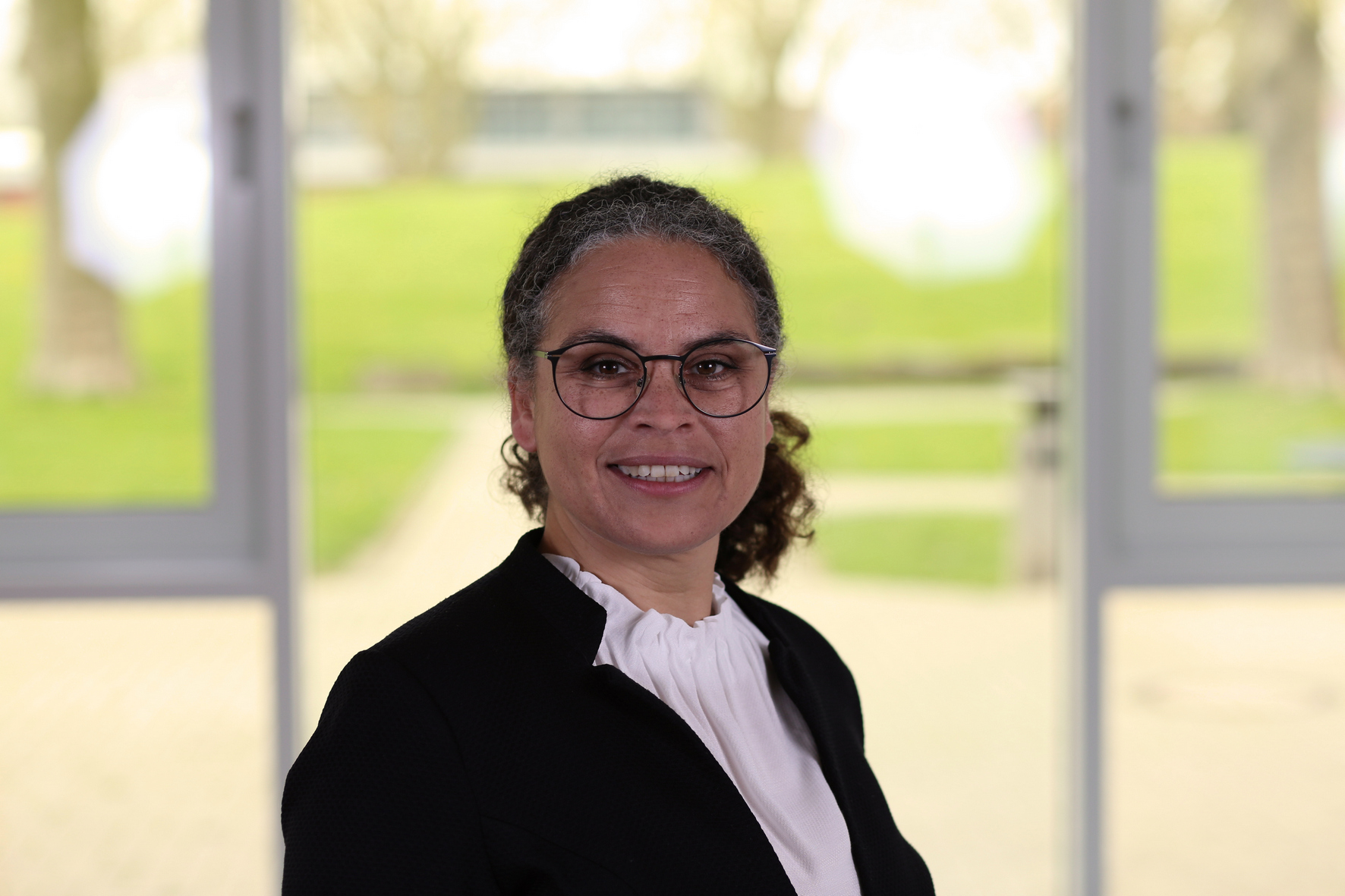 Yvonne Fuchs berät Studieninteressierte und Unternehmen zum Dualen Studium / Foto: Juri Klar, FH Südwestfalen