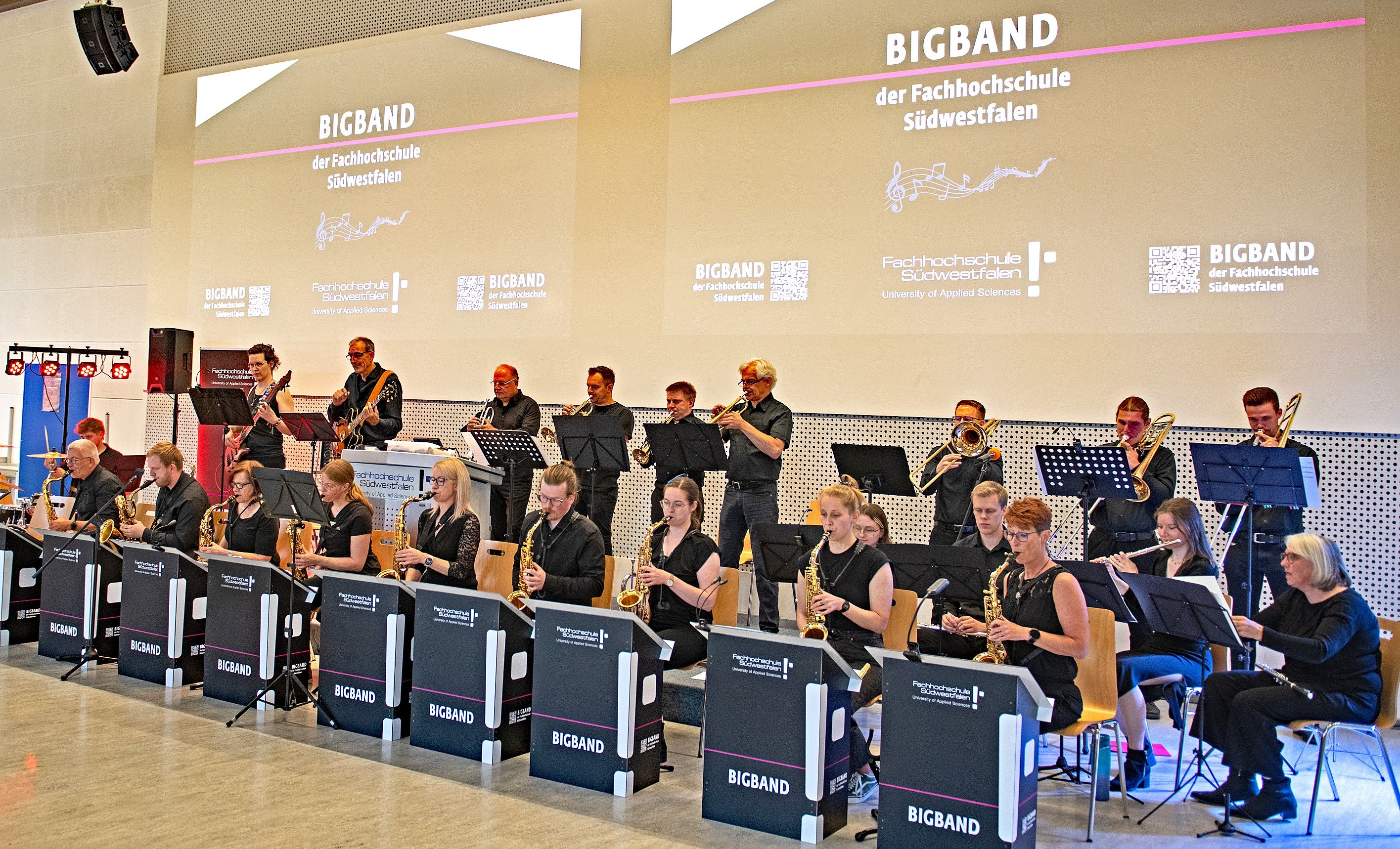 Mit der hauseigenen Big Band setzt die Fachhochschule Südwestfalen auch musikalisch Akzente. Foto: Ludger Knoke