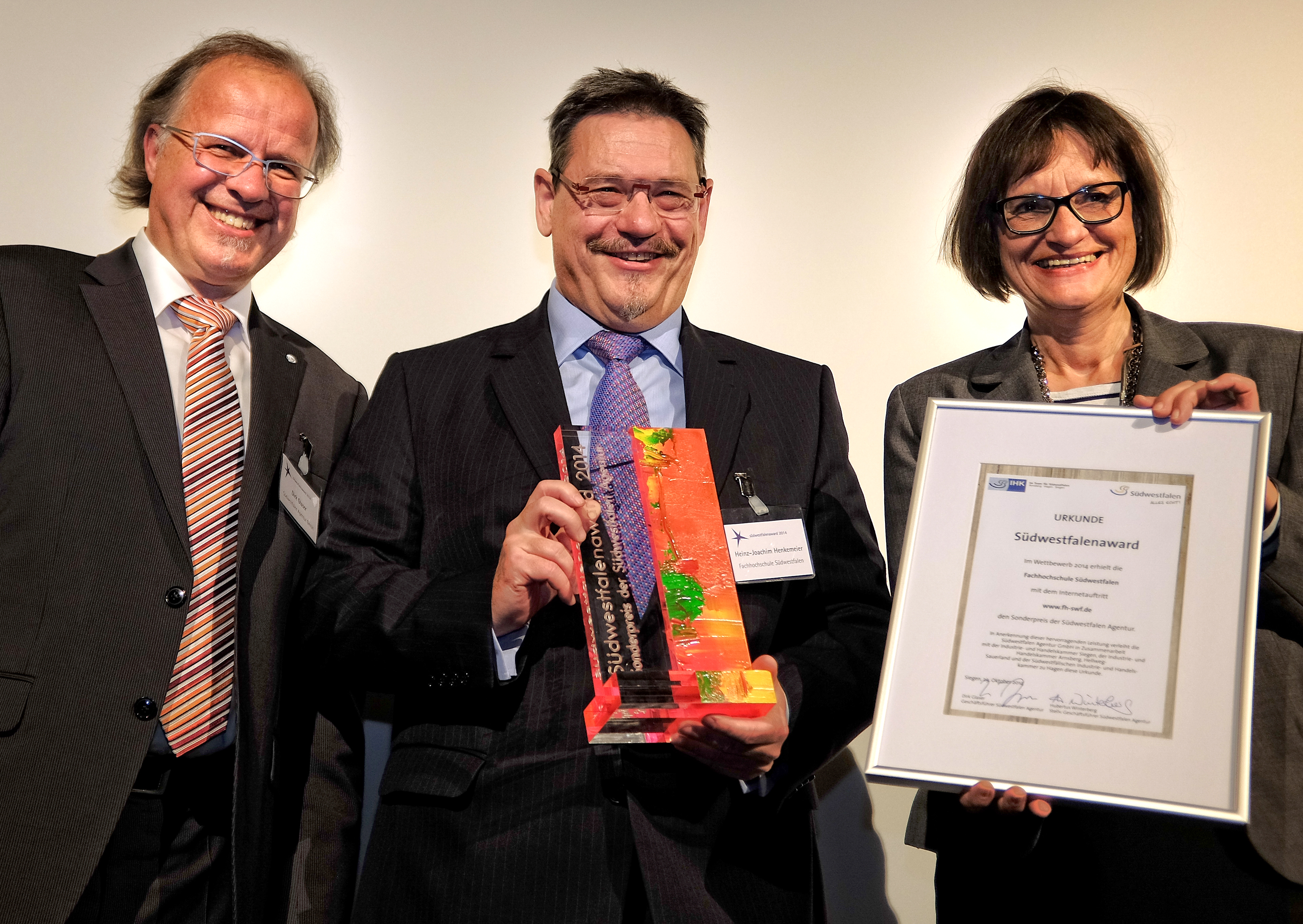 v.l.n.r. Dirk Glaser von der Südwestfalenagentur, Vizepräsident Heinz-Joachim Henkemeier, Birgit Geile-Hänßel