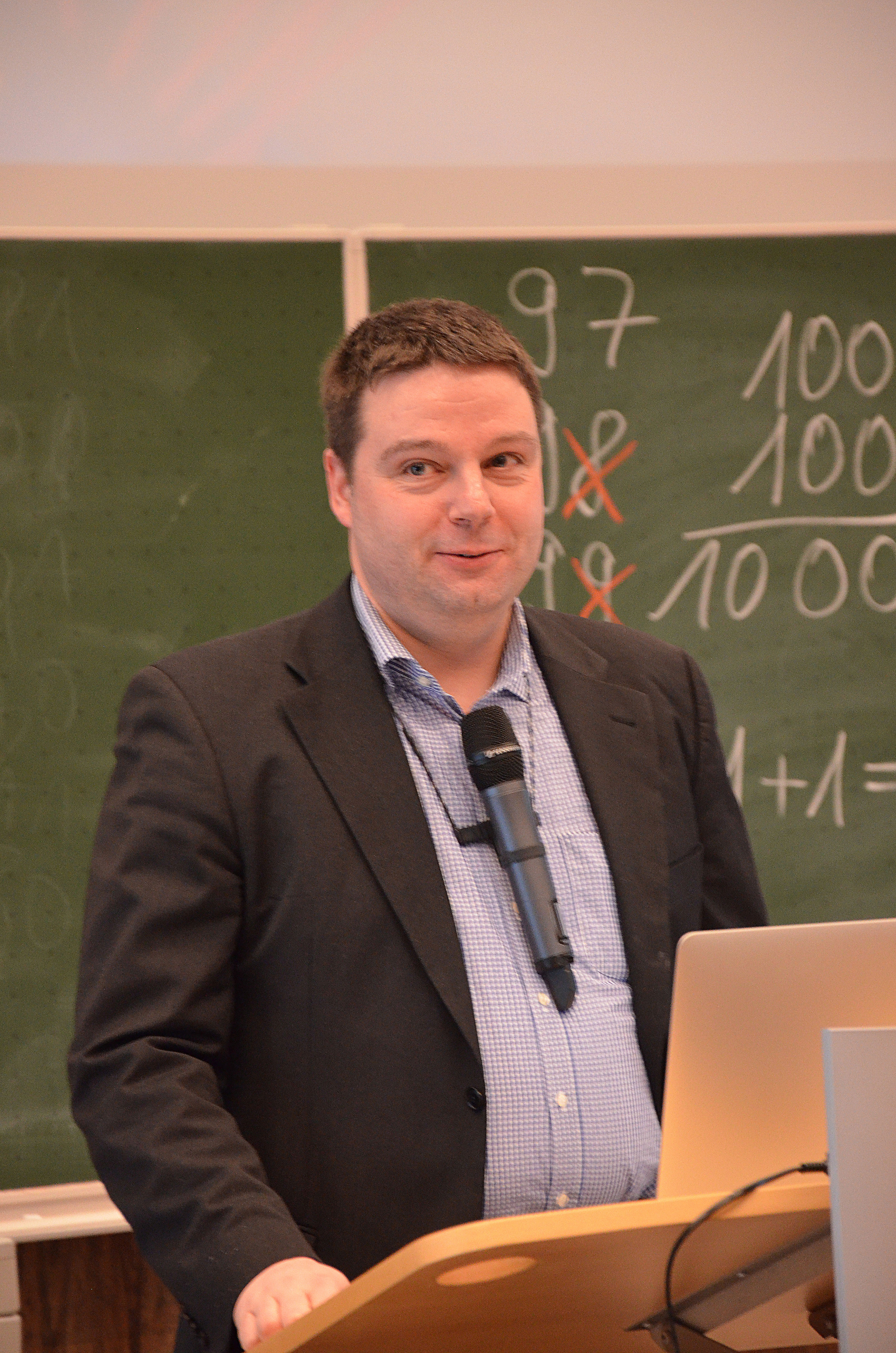 Prof. Dr. Stefan Böcker ist Dekan des Fachbereichs Technische Betriebswirtschaft an der Fachhochschule Südwestfalen und Professor für Wirtschaftsinformatik. Foto: Alexander Althöfer/ Fachhochschule Südwestfalen