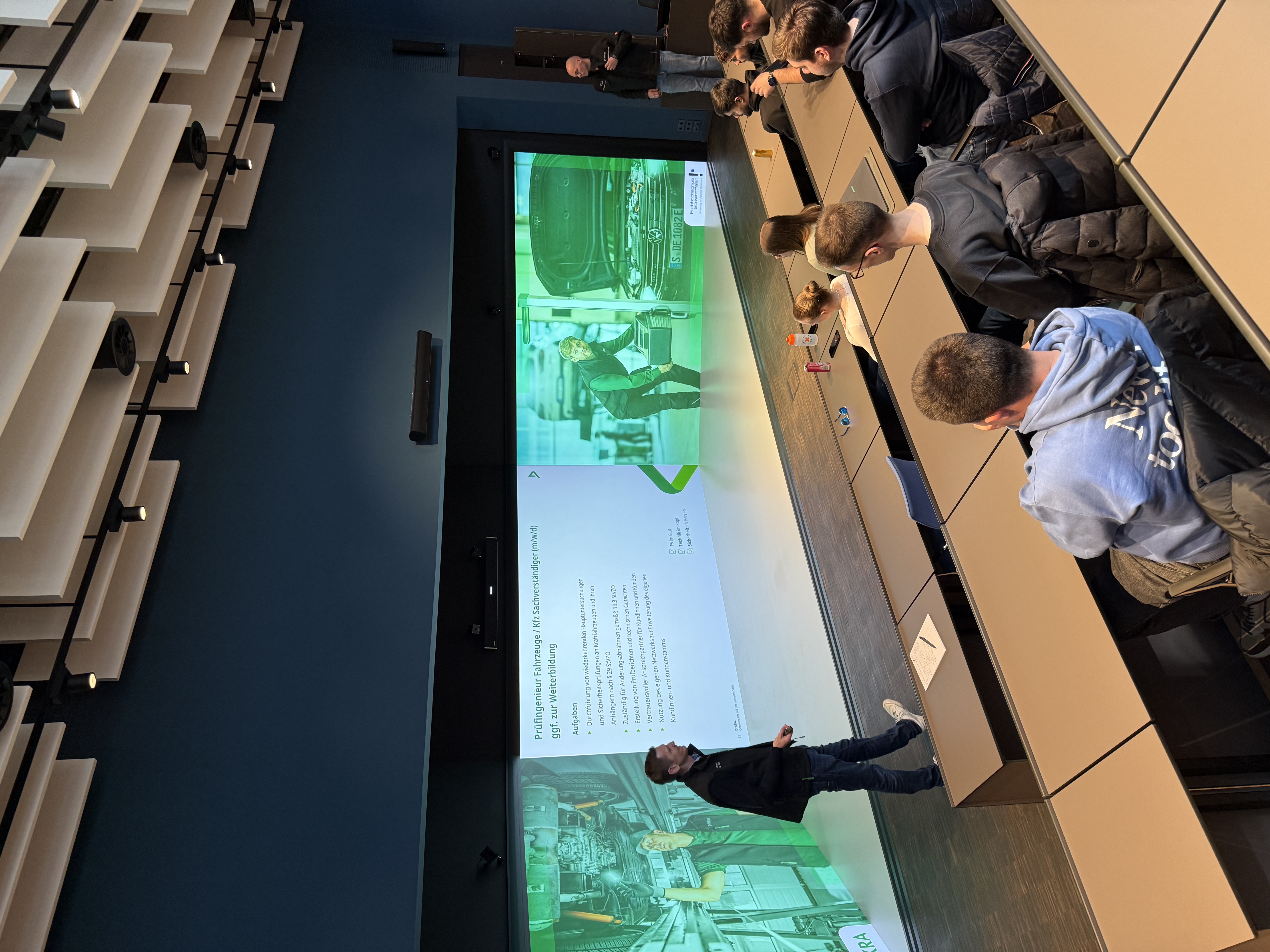 Die CAVE bot die perfekte Kulisse für den interessanten Vortrag.