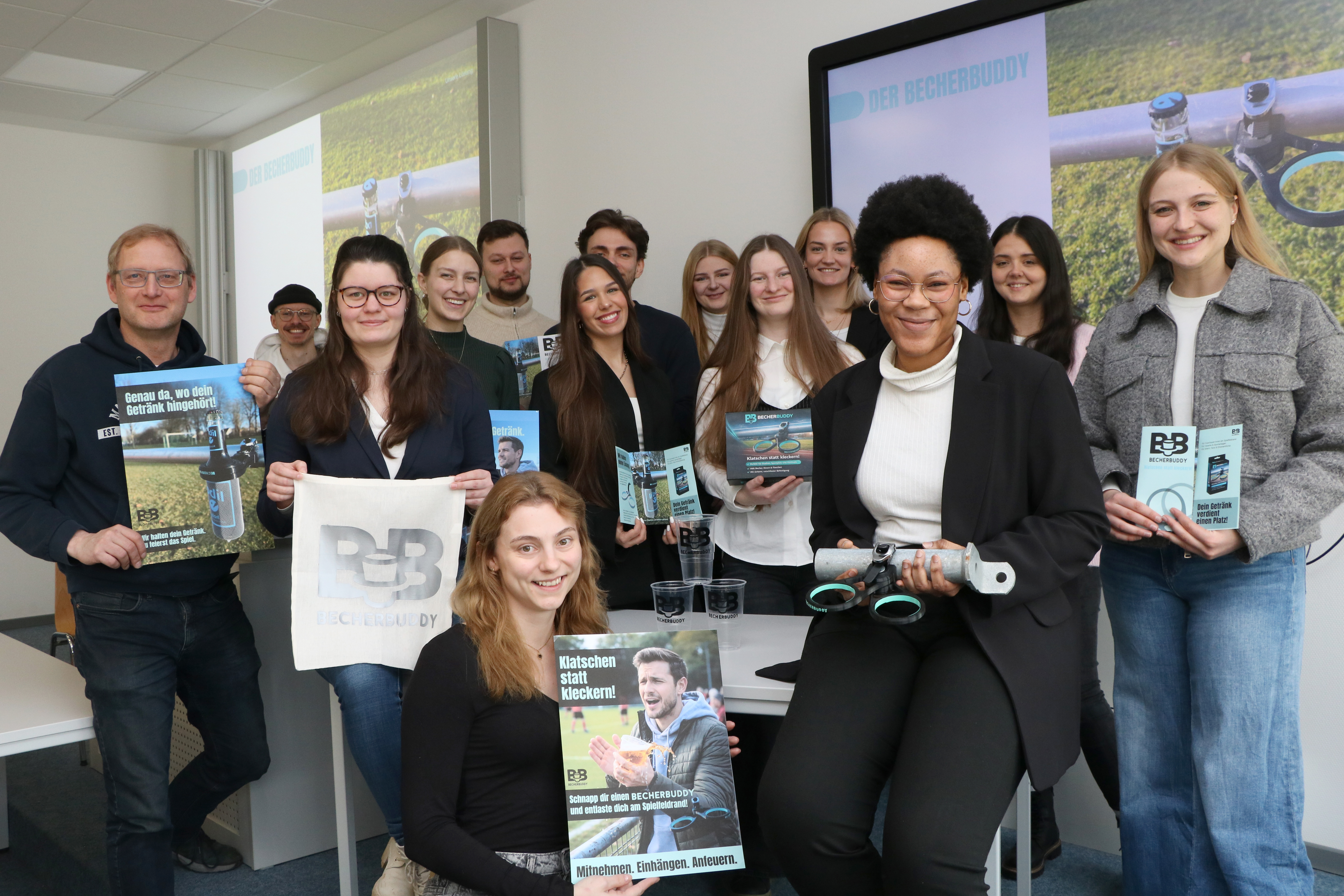 Klatschen und sich dabei nicht bekleckern, für diesen täglichen Bedarf haben 13 dpm-Studierende ein Produkt entworfen. Foto: FH / Sandra Pösentrup