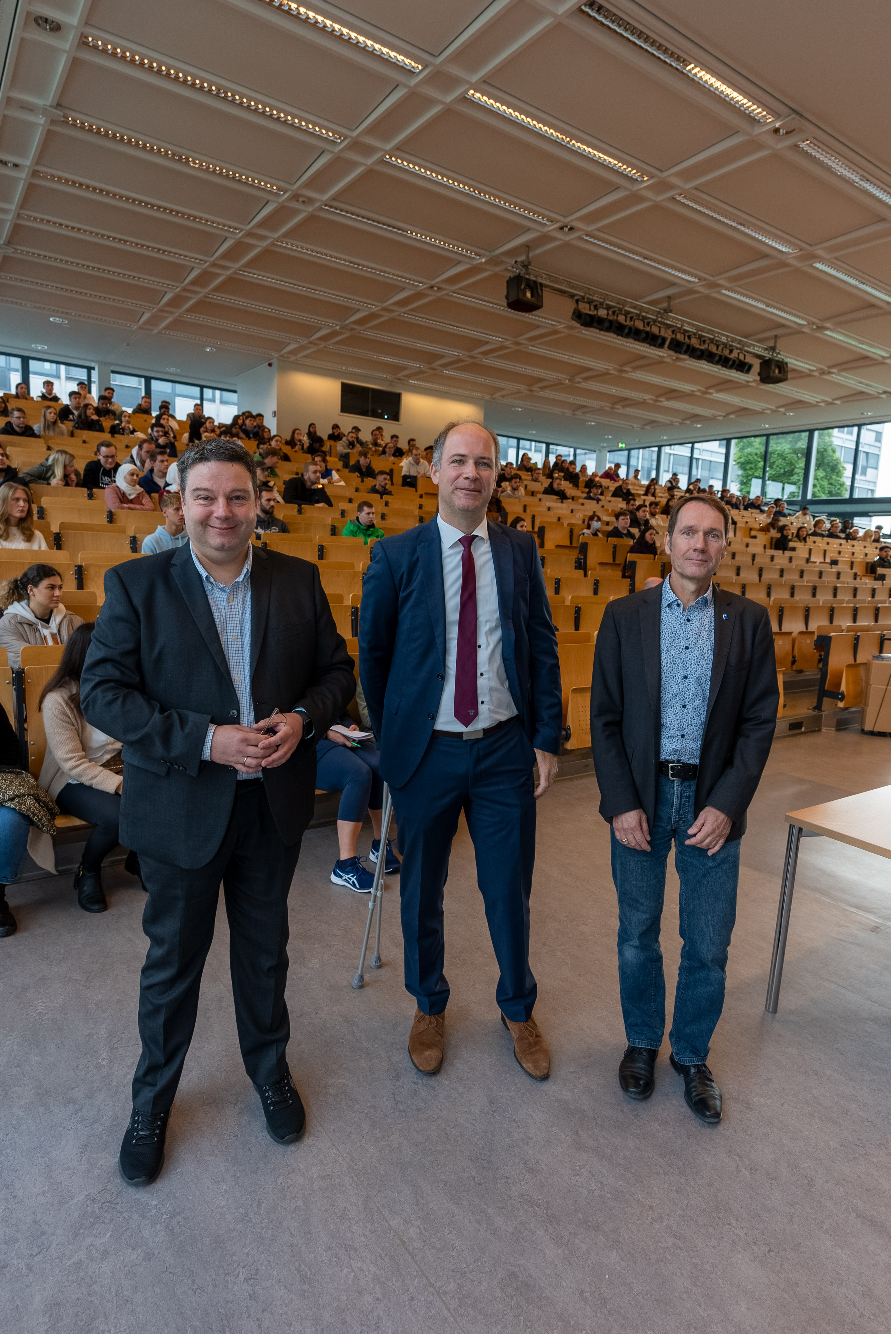 1.) Prof. Dr. Stefan Böcker, Prof. Dr. Sven Exnowski und Prof. Gerald Lange (v.l.) begrüßten die neuen Studierenden der Fachhochschule Südwestfalen in Hagen im Audimax