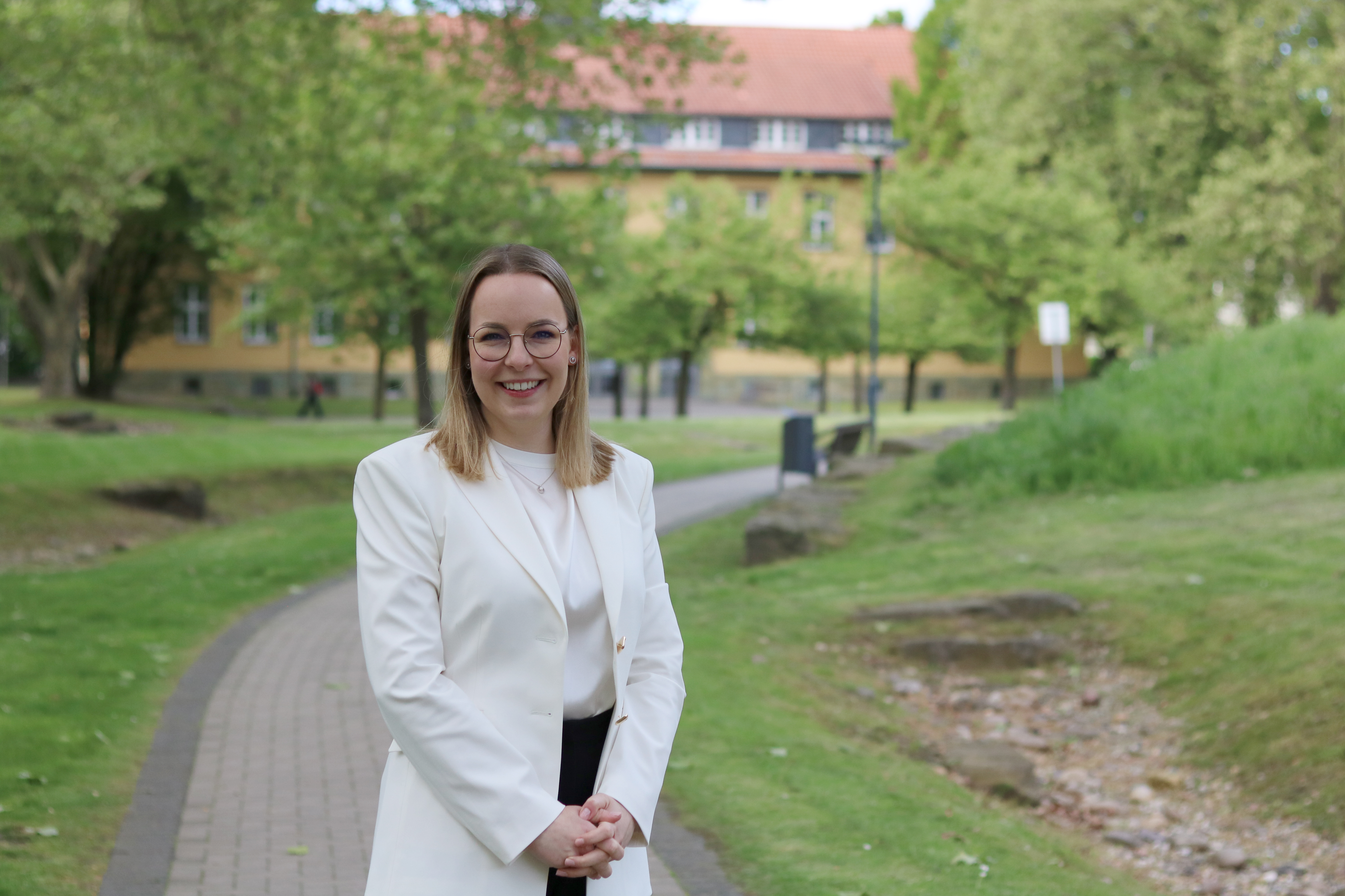 Für Annika Möller ist ein Verbundstudium perfekt. So konnte sie sich fachlich weiterqualifizieren und gleichzeitig berufliche Praxis sammeln. Fotos (2): FH / Sandra Pösentrup