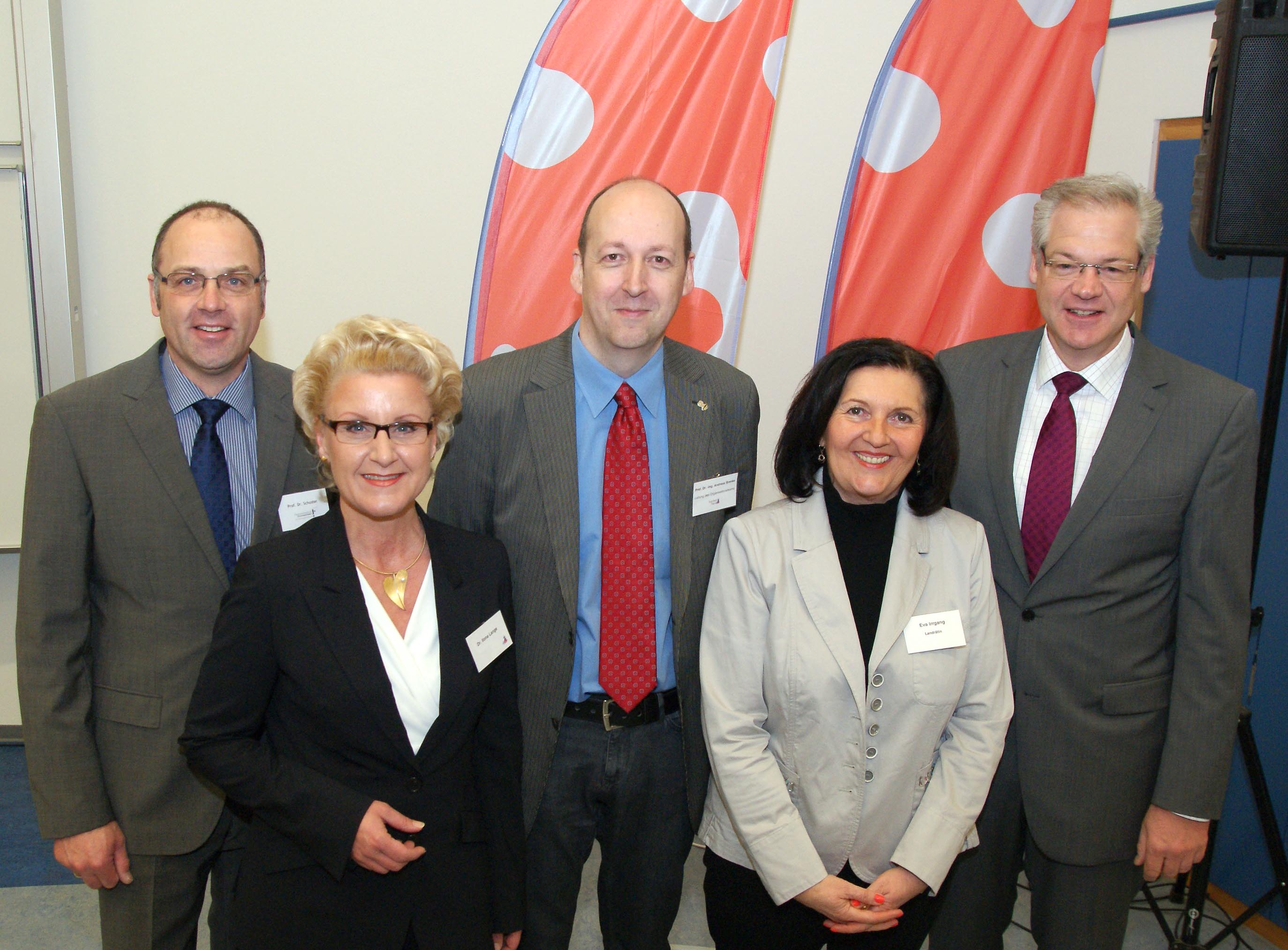 Eröffneten den 7. Karrieretag Soest: Prof. Dr. Claus Schuster, Präsident der Fachhochschule Südwestfalen, IHK-Geschäftsführerin Dr. Ilona Lange, Prof. Dr. Andreas Brenke, Landrätin Eva Irrgang und IHK-Präsident Ralf Kersting. 