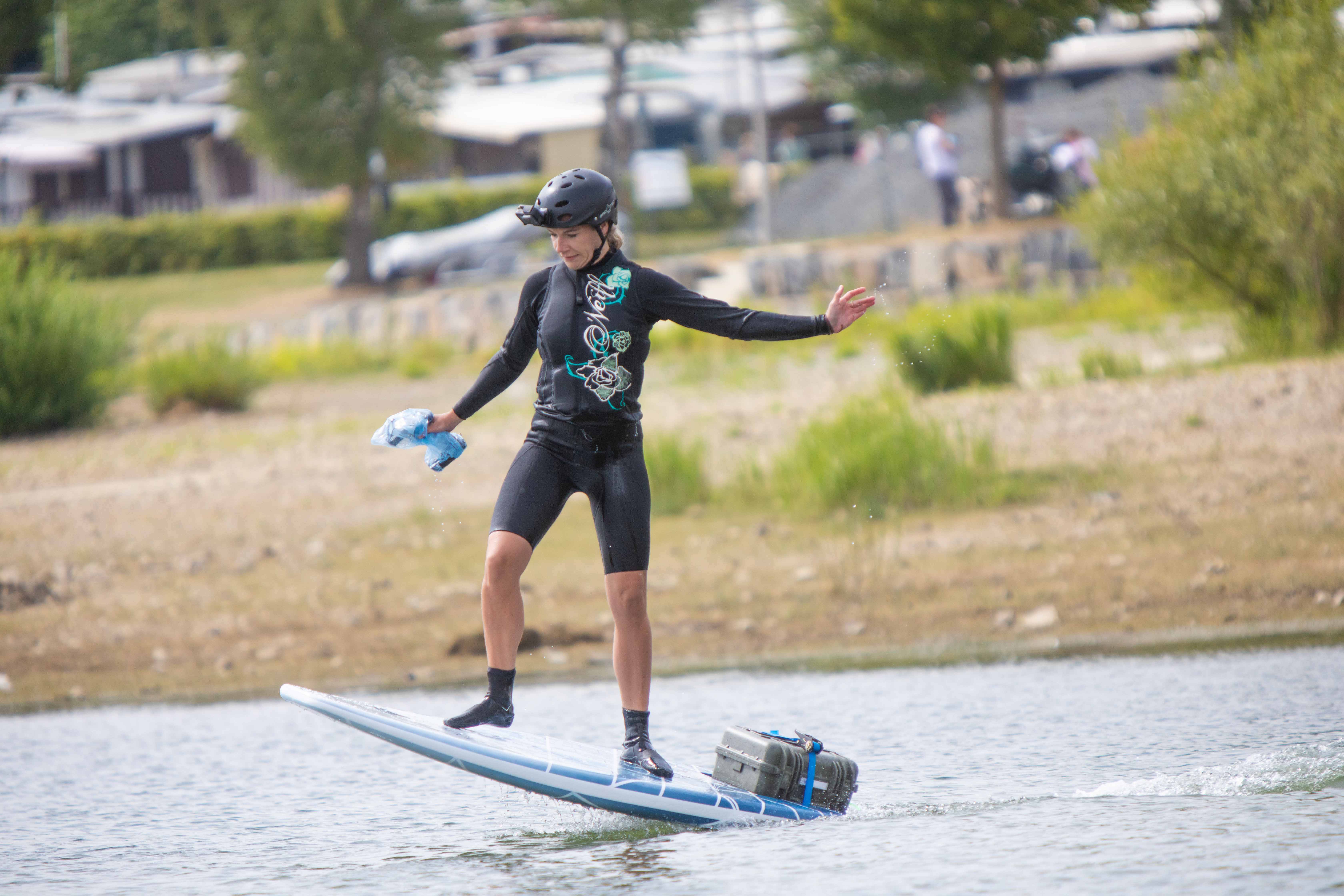 Wassersport mit Tücken: In diesem Jahr präsentieren Studierende ihre AirSurfer getreu dem Motto „Jetzt erst recht!“. Foto (aus 2018): FH/Nils Lenfers