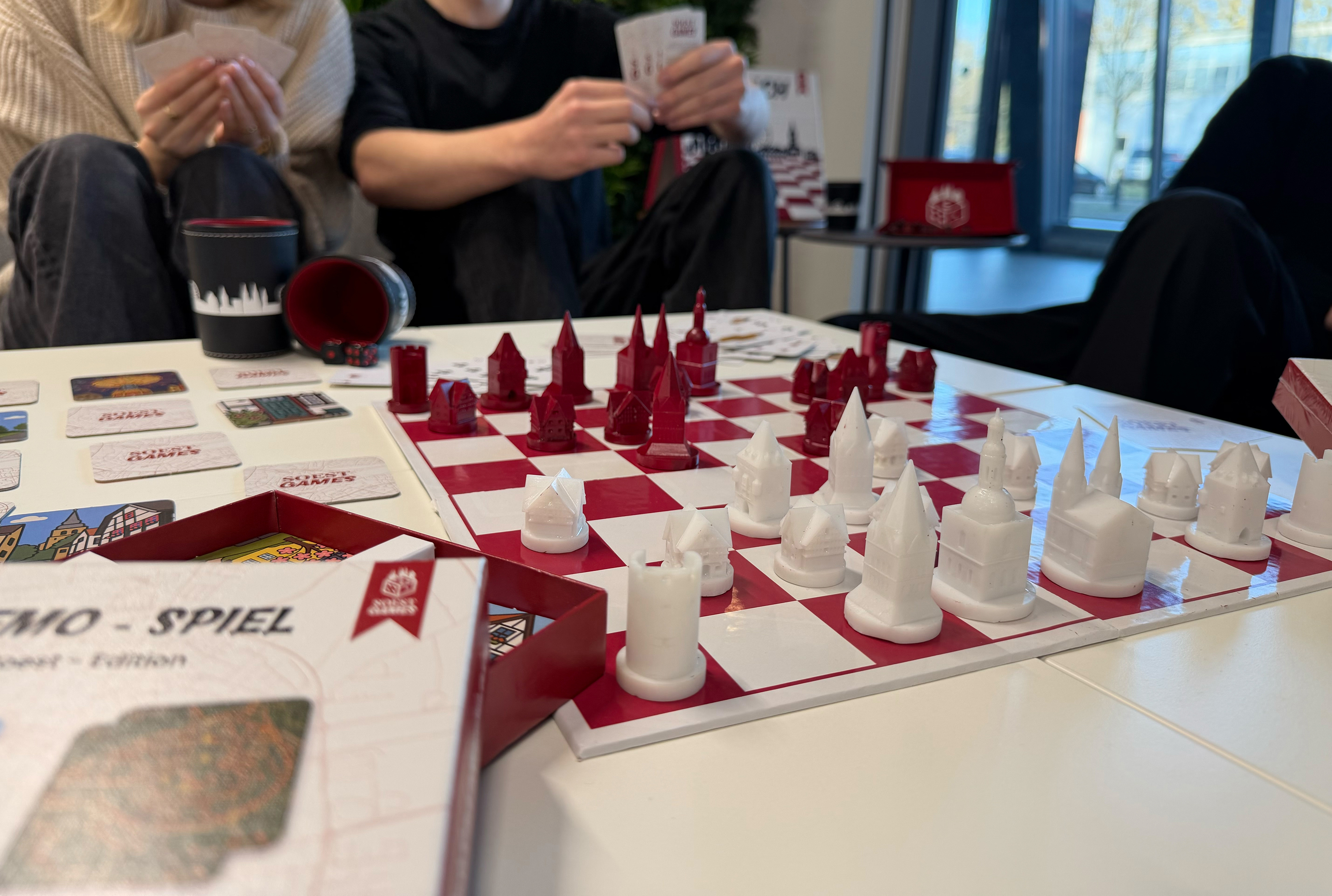 Von den Prototypen sind bislang ein Kartenspiel und ein Memospiel erhältlich.