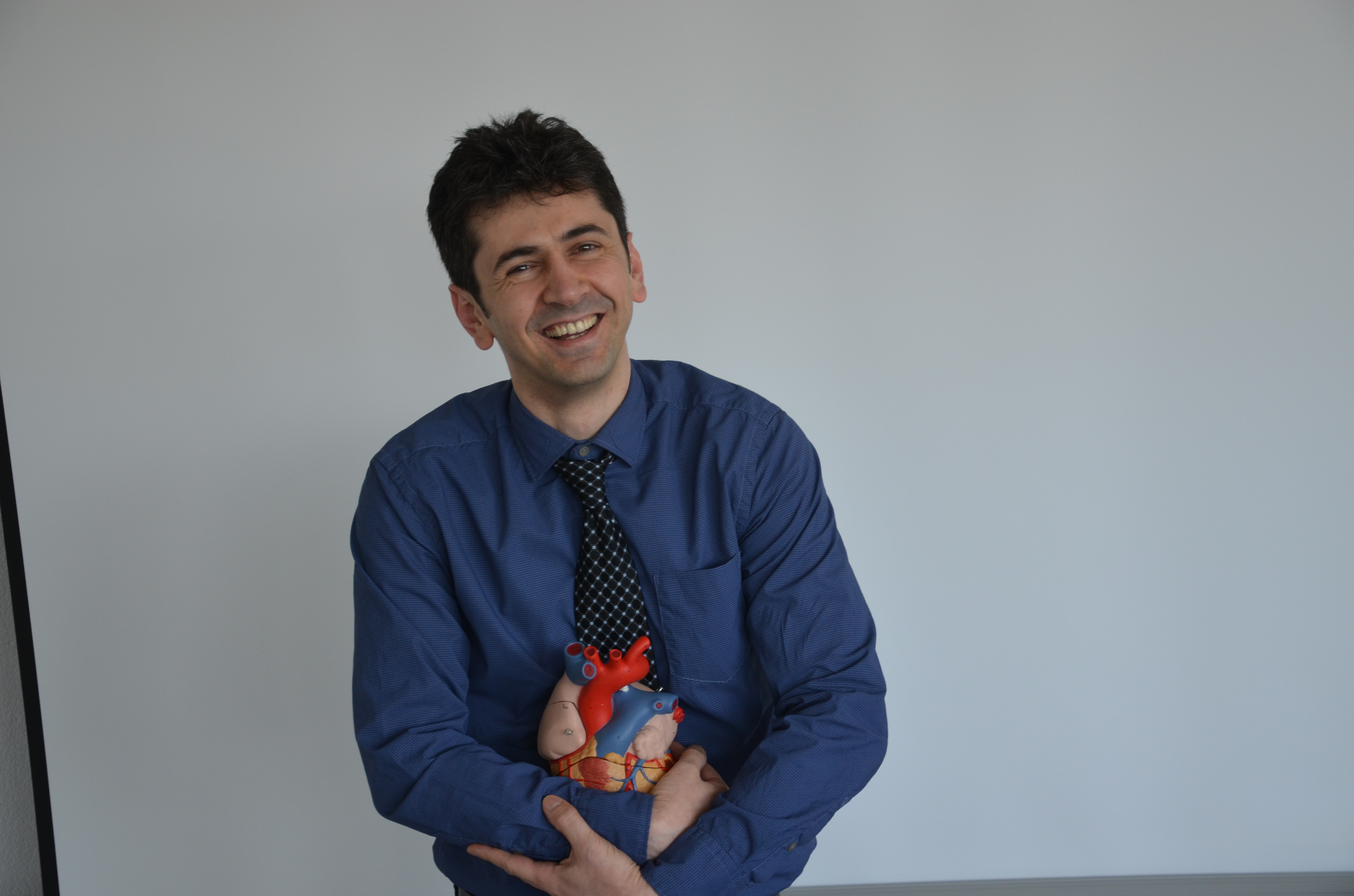Prof. Dr. Sinan Ünlübayir lehrt an der Fachhochschule Südwestfalen in Hagen und Lüdenscheid im Studiengang Medizintechnik. Foto: Alexander Althöfer /FH Südwestfalen
