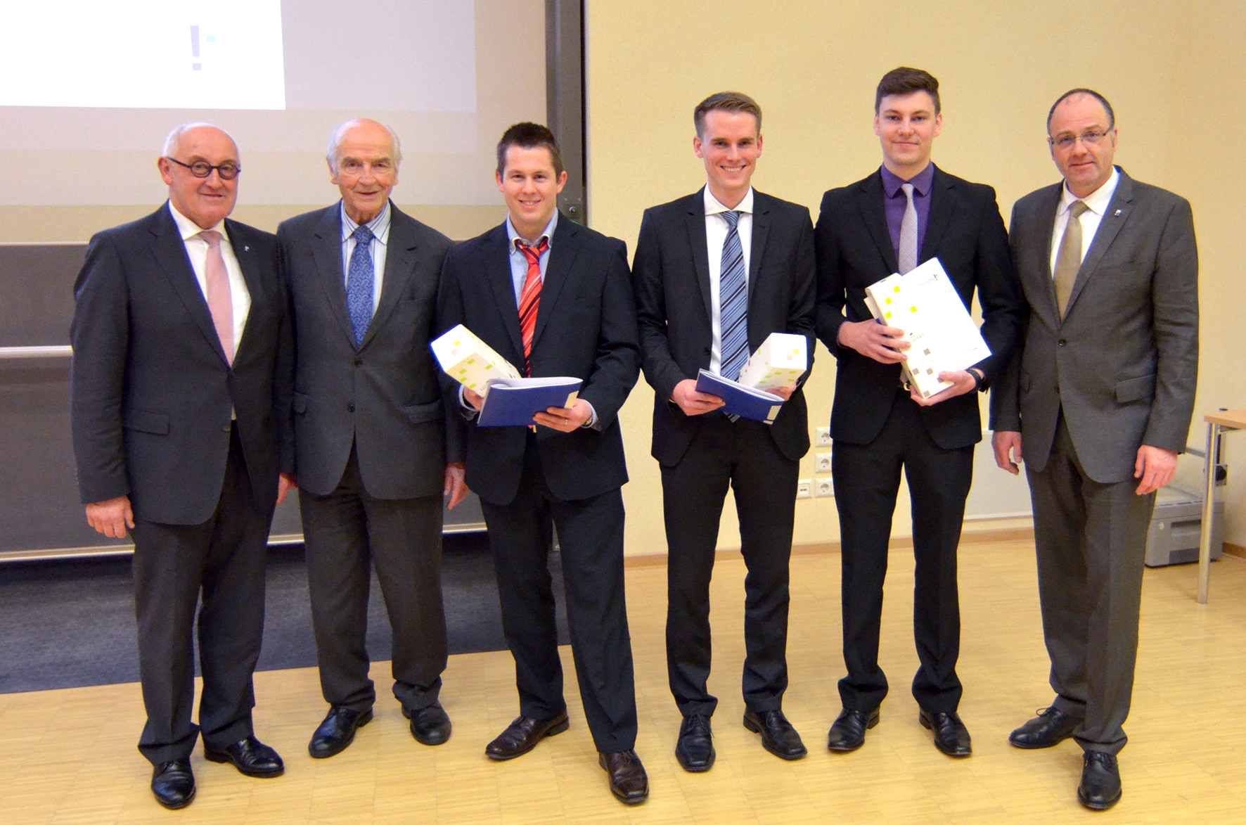 (v.l.n.r) Prorektor Prof. Dr. Erwin Schwab, Dr.-Ing. Jochen F. Kirchhoff, Manuel Blauscheck, Sebastian Risse, Hendrik Schnurbusch, Rektor Prof. Dr. Claus Schuster