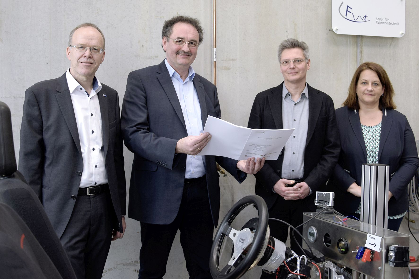  (v.l.n.r.) Dirk Hackenberg, SIHK, Jochen Schröder, GWS, Prof. Dr. Andreas Nevoigt, FH Südwestfalen und Sonja Pfaff, Transferverbund Südwestfalen