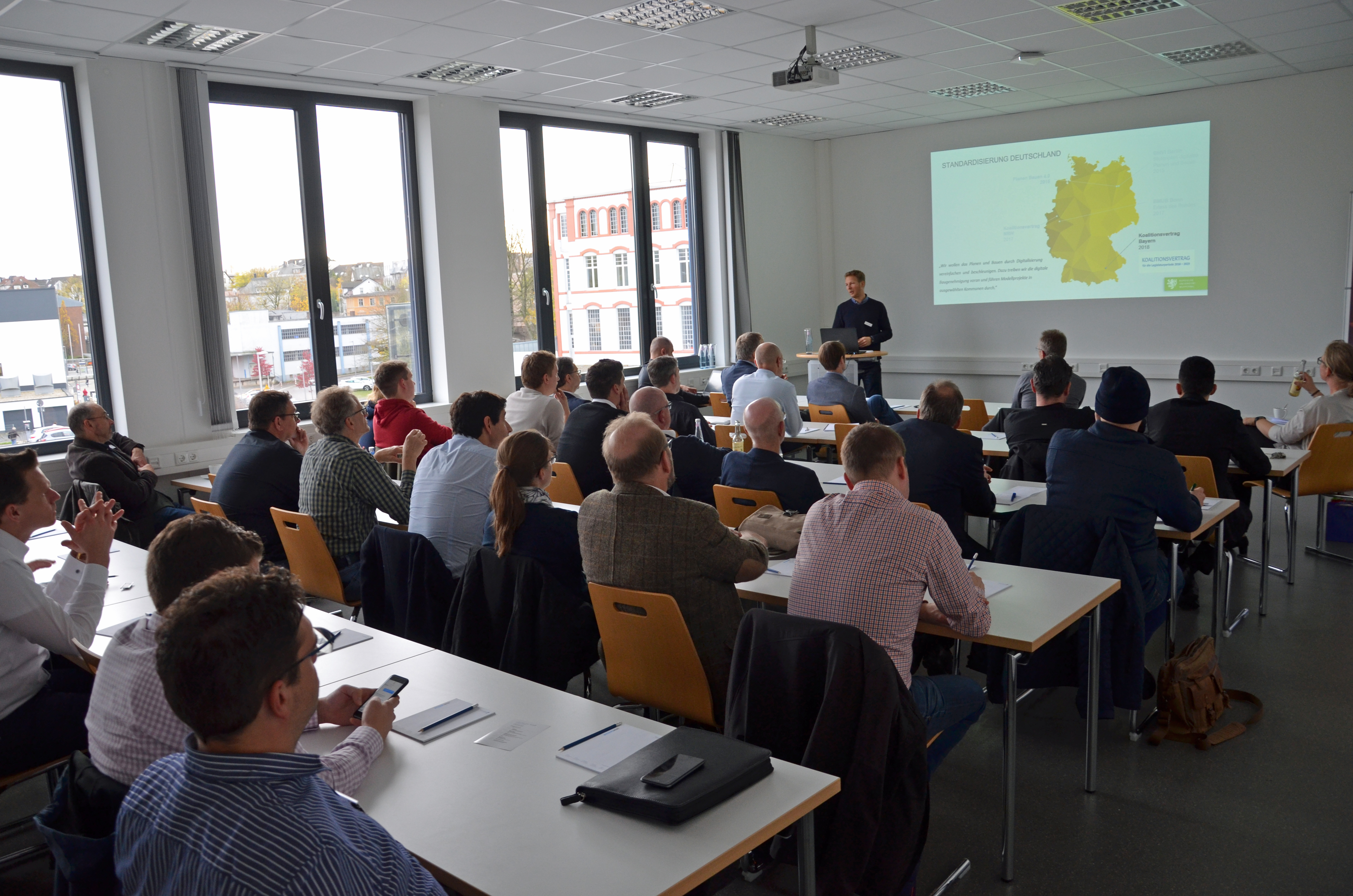 Mattias Kaufhold von der Universität Wuppertal lieferte beim Lüdenscheider Dialog Energie und Gebäude die theoretischen Grundlagen.