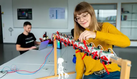 Studenten in einem Labor