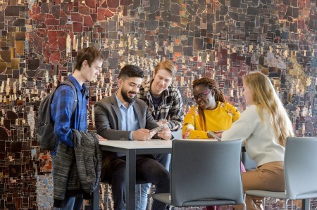 Achtung: Manche Voraussetzungen werden erst bei der Einschreibung geprüft. Vollständige Sicherheit haben Sie also bei zulassungsfreien und zulassungsbeschränkten Studiengängen erst, wenn Sie erfolgreich eingeschrieben wurden. 