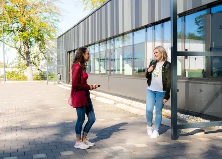 Studenten am Campus