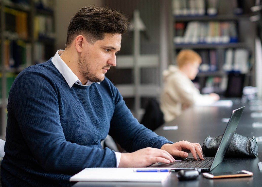 Student am Laptop