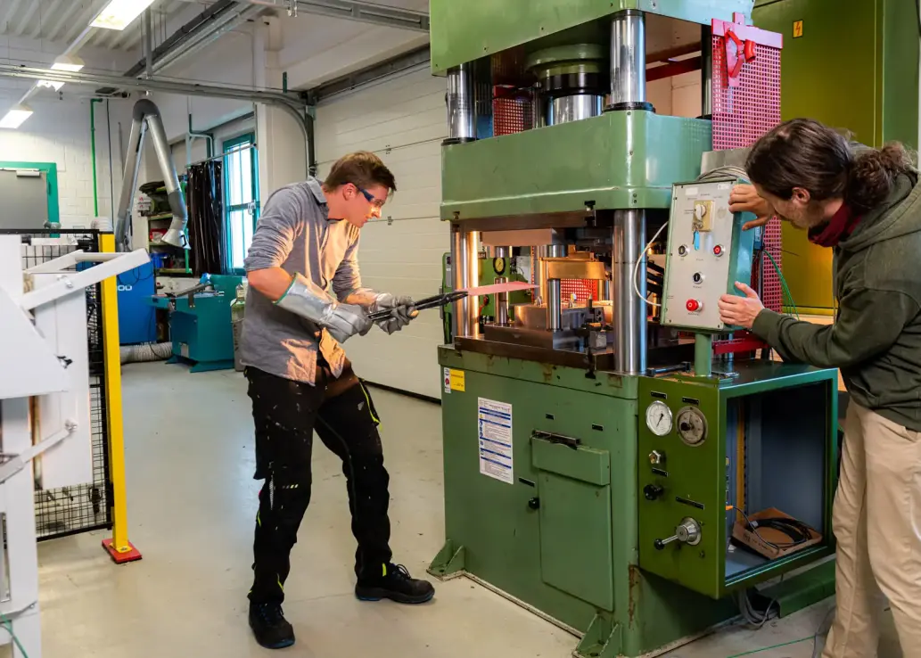 Studierende im Labor