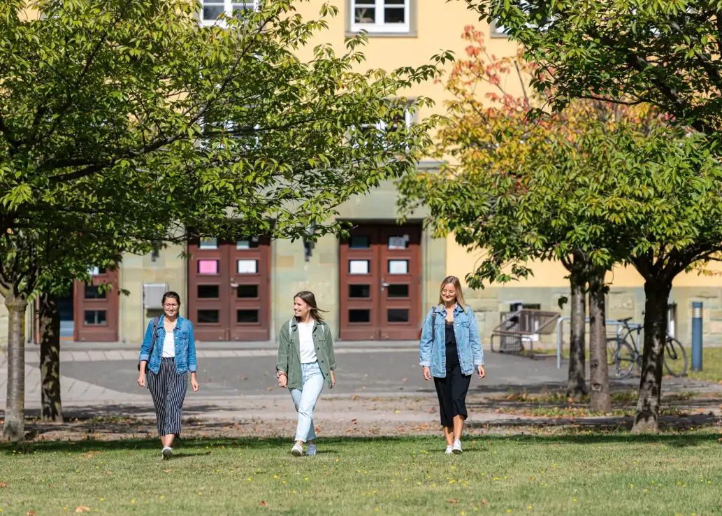 Studierende auf dem Campus Soest