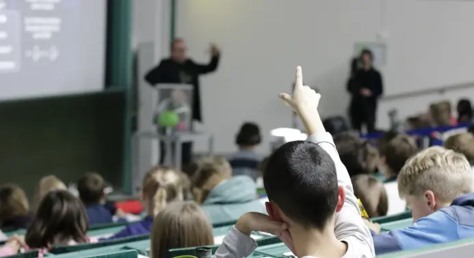 Kinder in den Hörsaal: