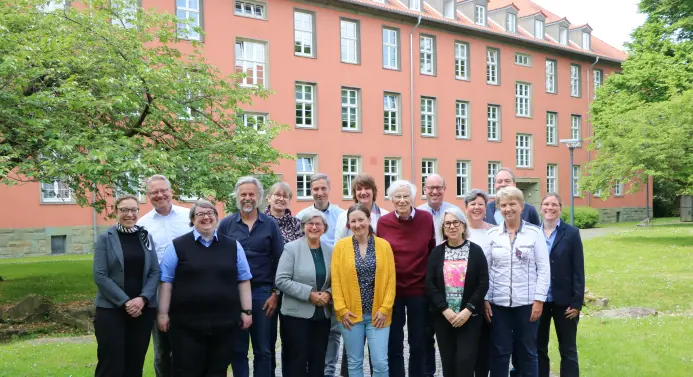 Die Mitglieder der Arbeitsgemeinschaft DGHM e.V. unter Vorsitz von Prof. Dr. Dr. Alexander Prange am Soester Campus.