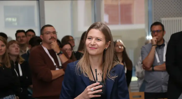 Katharina Moser spricht zu mehr als 110 Teilnehmenden aus aller Welt.