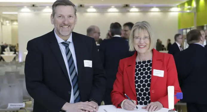 Kanzler Dr. Ulrich Müller und Schulleiterin Henrike Gethmann