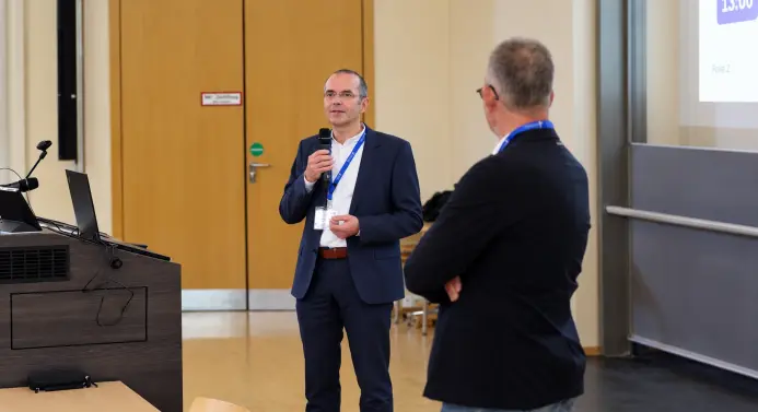 Prof. Dr. Christian Gawron und eine weitere Person