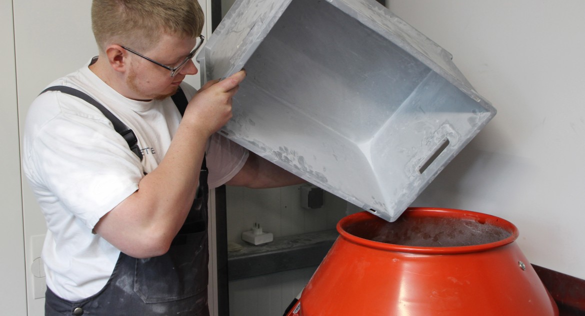 Bislang mussten neues und recyceltes Pulver in einem herkömmlichen Betonmischer gemischt werden.