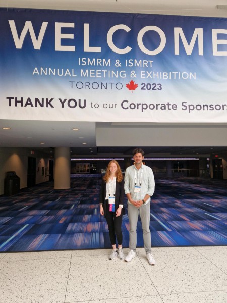 Lana Bautz und Andreas Holl kennen sich aus gemeinsamen Studienzeiten an der Fachhochschule Südwestfalen, trafen sich jetzt auf der Messe in Kanada.