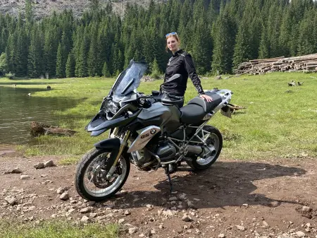 Begeisterung für Technik: Julia Hofmann fährt gerne Motorrad. Foto: Privat