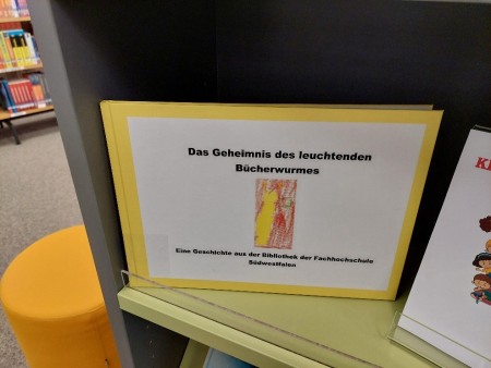 Buchcover zu Kupfer, Sylke: Das Geheimnis des leuchtenden Bücherwurmes